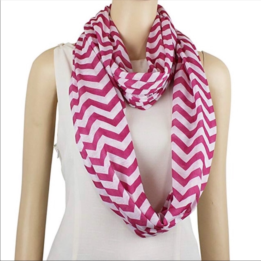 NWOT Chevron Zig Zag Infinity Scarf